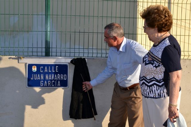 El nombramiento de una calle de Águilas honra la memoria de Juan Navarro García