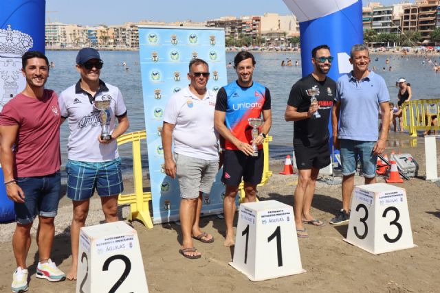 Ángel Ruiz Oliver, campeón de la XLIV Travesía a Nado de la Playa de Poniente de Águilas