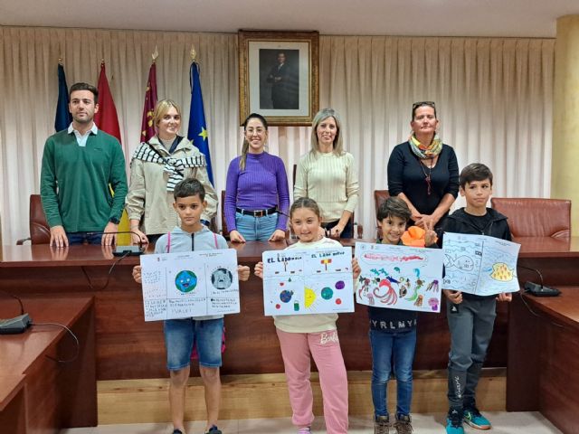 El Ayuntamiento acoge la entrega de premios del concurso 'La mar es vida, cuídala'