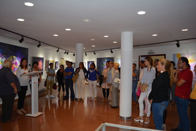 Contemporáneos de Manuel Coronado llena de color la sala de exposiciones que lleva el nombre del artista