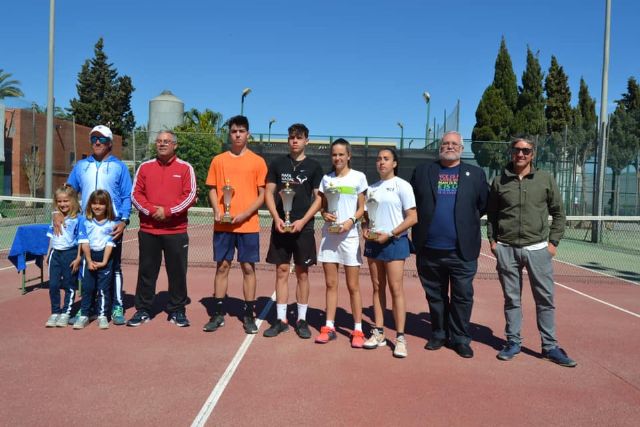 Martín García Ripoll y María Paredes se alzan con el Campeonato Regional Junior de Tenis