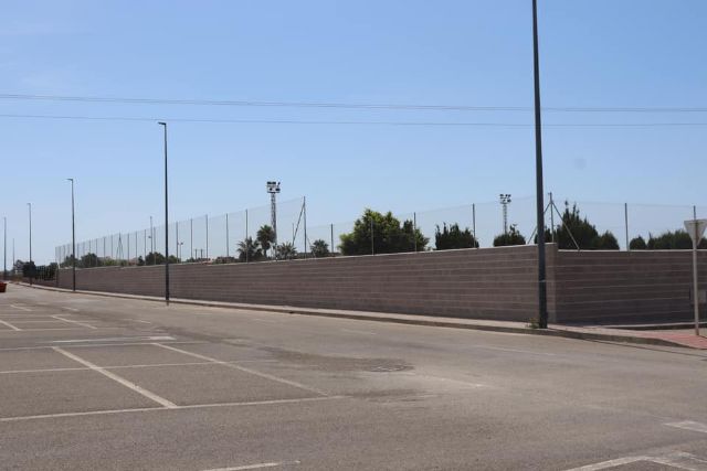 Finaliza la construcción del muro perimetral del campo de fútbol Muñoz Calero de Águilas