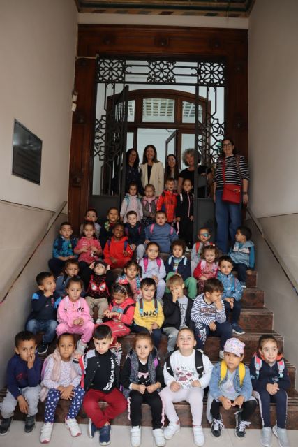 Los alumnos de Infantil del colegio Mediterráneo visitan el Ayuntamiento