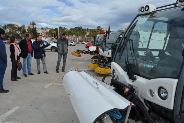 El Ayuntamiento prueba tres nuevos vehículos para el servicio de limpieza viaria