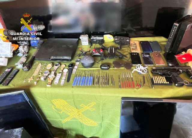 La Guardia Civil detiene a un joven y experimentado delincuente que se valía de herramientas de cerrajería para robar en viviendas y comercios de Águilas