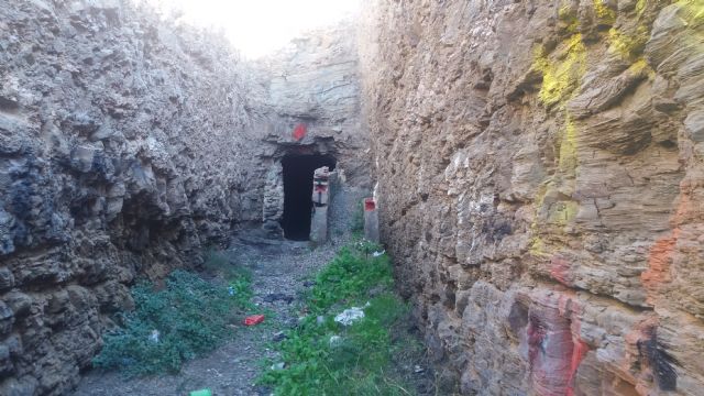El Partido Comunista propone la puesta en valor con fines culturales del refugio anti-aéreo conocido como Cueva de la Tía Petra