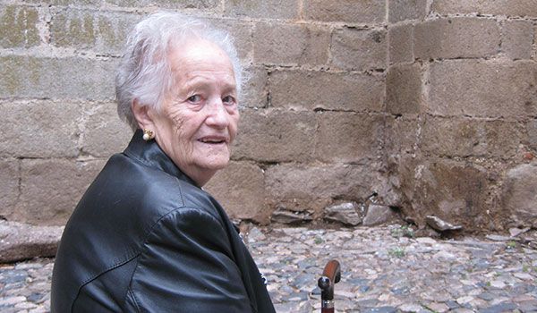 Las agrupaciones aguileñas del PCE y la UJCE muestran su duelo por la muerte de la camarada Concha Carretero