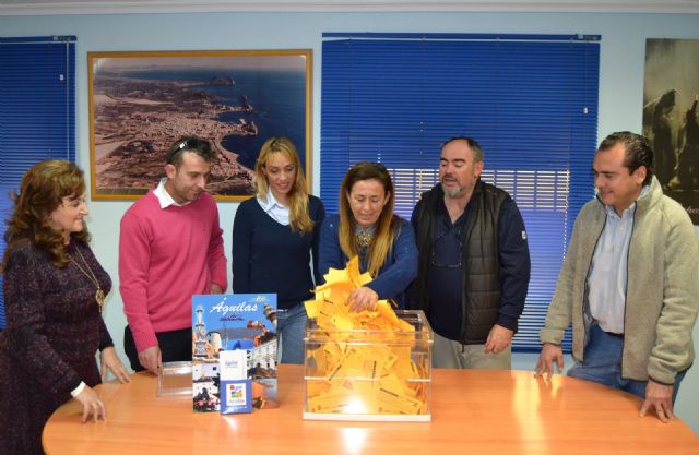 Los hoteleros de Águilas regalan estancias entre los visitantes de Fitur