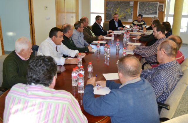 El alcalde de Águilas asiste a la Asamblea de la Comunidad de Regantes de Águilas