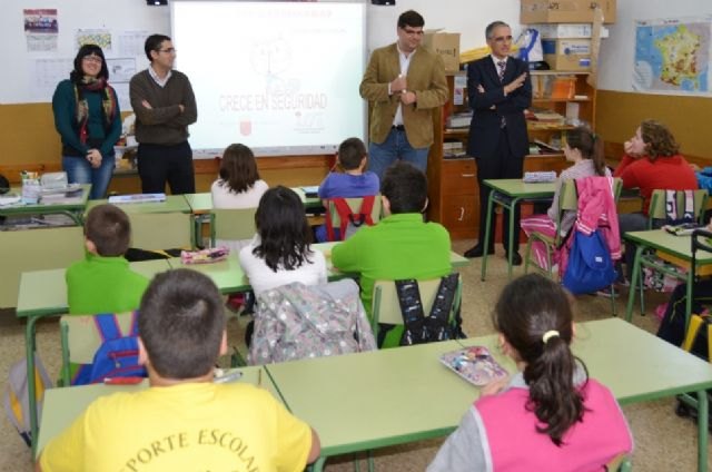 Alumnos de Águilas aprenden a prevenir accidentes con el programa ´Crecer en Seguridad´