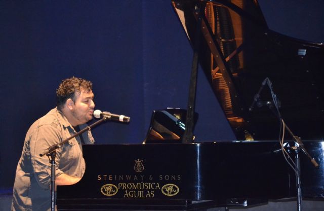 El compositor Ismael Moya presenta su canción dedicada a Águilas