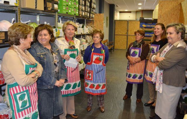 La edil de Servicios Sociales felicita a las integrantes de Hogar Betania por la labor solidaria que desarrollan en Águilas