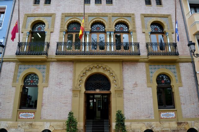 Banderas a media asta en el Ayuntamiento de Águilas en señal de duelo por el asesinato de la Presidenta de la Diputación de León