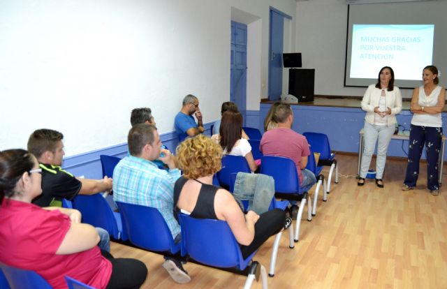 Concluye la 'Escuela de Madres y Padres' en la que han participado un centenar de parejas