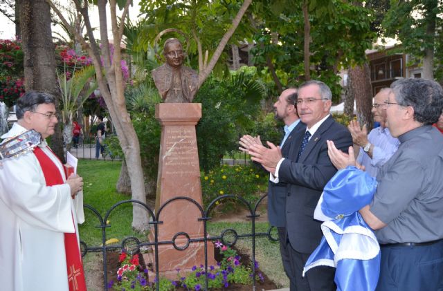 La Plaza de España de Águilas acoge un busto del Papa San Juan XXIII