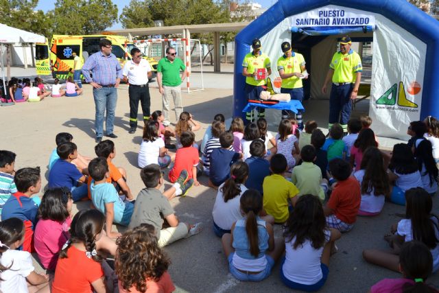 Taller práctico de alerta al Servicio de Emergencias y reanimación cardiopulmonar en el colegio 'Las Lomas' de Águilas