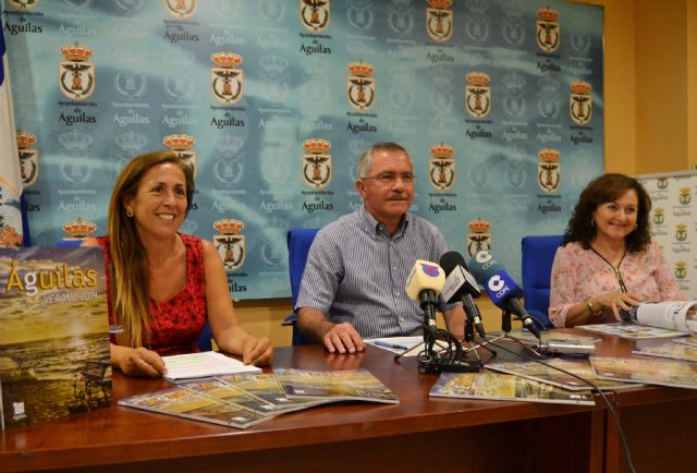 El tradicional 'Libro de Verano' muestra una buena parte del pasado y presente de Águilas