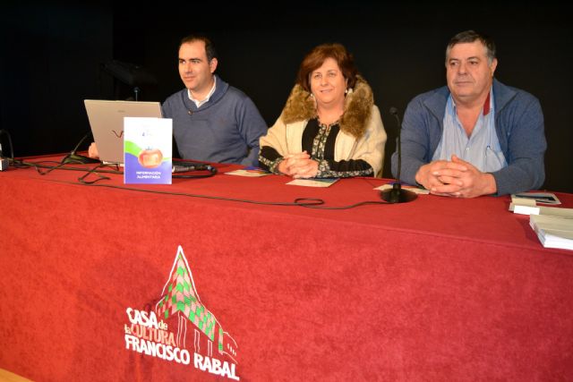 Águilas acoge una jornada informativa sobre el nuevo etiquetado de productos alimentarios