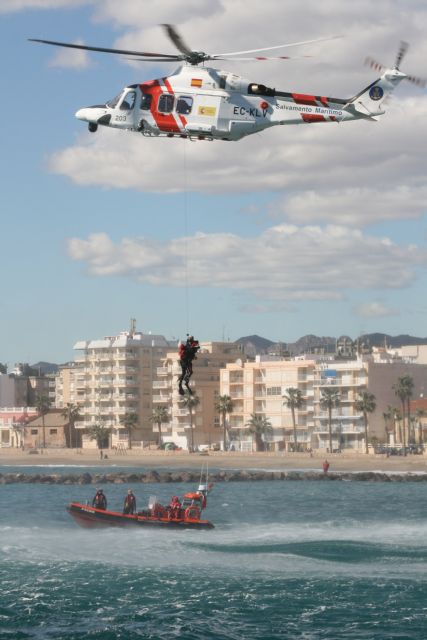 Rescate en la Playa de La Colonia en Águilas