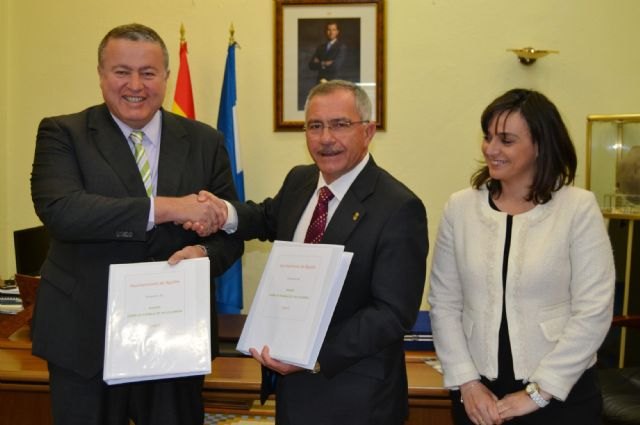 Bernabé presenta en Águilas las obras del puente de la rambla de las Culebras, 'una reivindicación histórica del municipio'