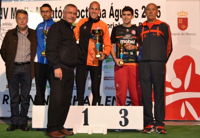 Fernando Villegas y Pilar Duarte podium de la IV Media Maratón Nocturna 'Memorial Juan Palazón' de Águilas