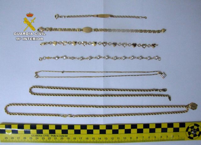 La Guardia Civil detiene a una persona por incendiar una vivienda en Águilas para ocultar el hurto de joyas y dinero