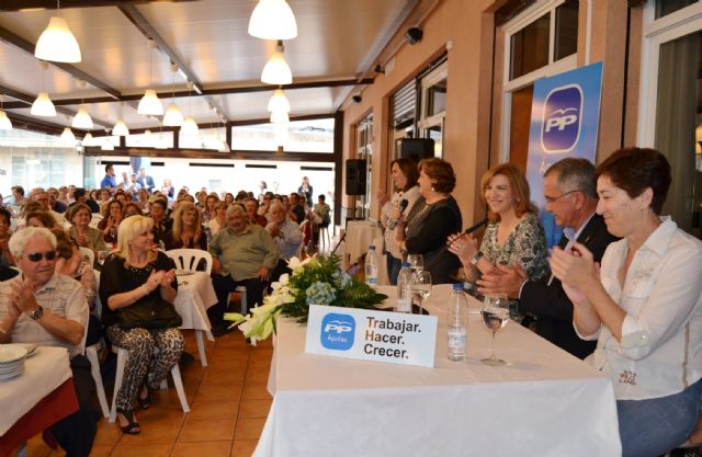Bartolomé Hernández mantiene un encuentro con colectivos relacionados con el área de mujer y el ámbito sociosanitario
