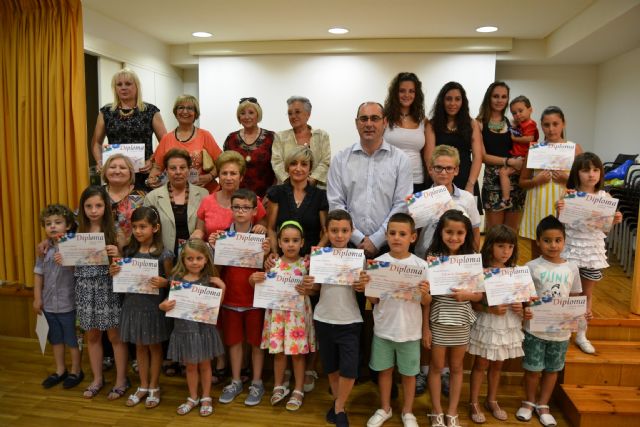 Diplomas fin de curso para los alumnos del taller de dibujo y pintura 'Pint-Art' de Águilas