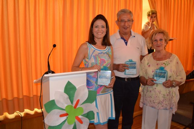 El calendario solidario de la Junta Local de la AECC ya está a la venta