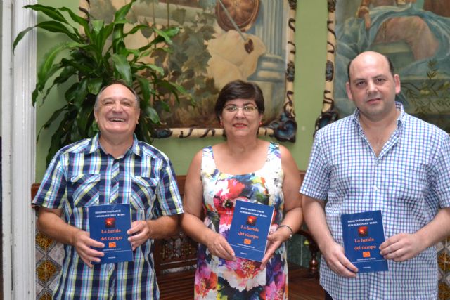 Los poetas Diego Muñoz y Luis Hernández presentan su poemario en Águilas