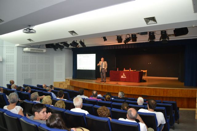 Arranca el XX Ciclo de Conferencias Mirando al Mar