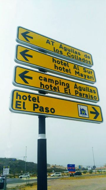 La nueva señalización turística de Águilas mejora la información de los recursos de la localidad