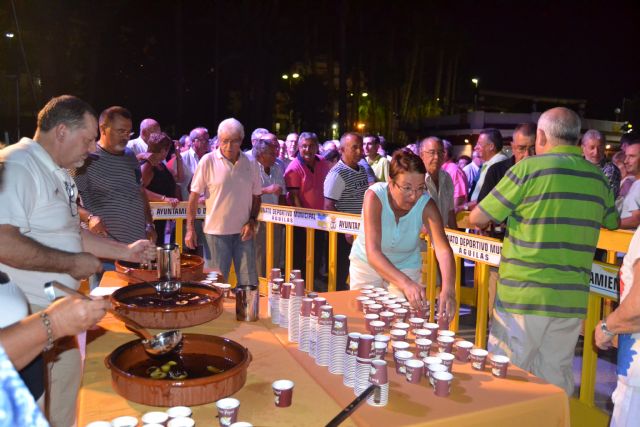 La gala conmemorativa del hermanamiento entre Águilas y Montcada pone fin a los festejos de verano