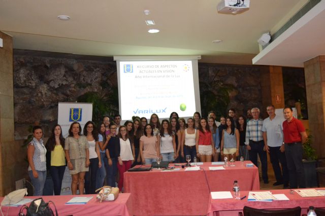 El curso Aspectos actuales en visión se clausuró ayer con el acto de entrega de diplomas