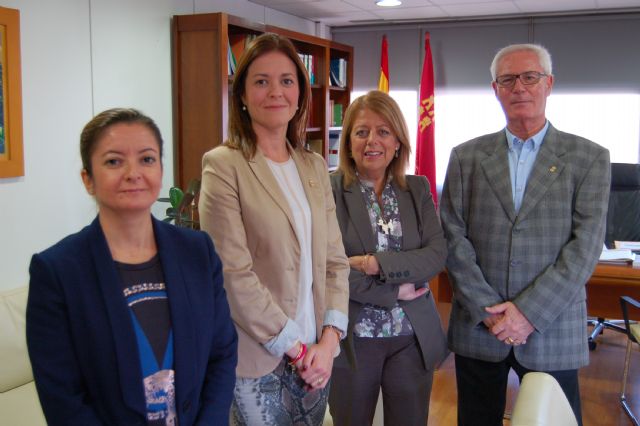 Mª Carmen Moreno se reúne con la consejera de Educación para ampliar la oferta formativa de Águilas