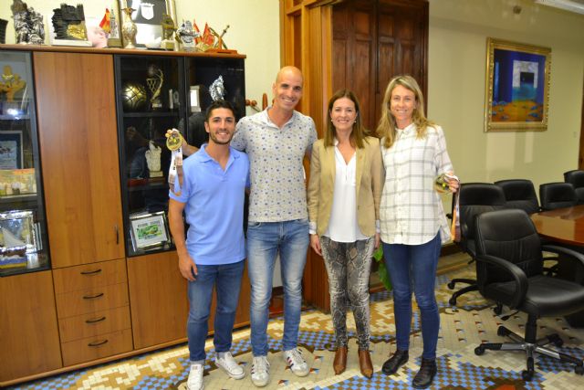 Campoy y Gallardo son recibidos por la alcaldesa y el edil de Deportes de Águilas
