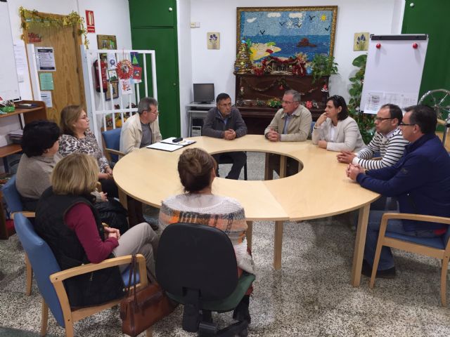 El PP y la Asociación Alzheimer Águilas trabajarán conjuntamente para mejorar la calidad de los enfermos y sus cuidadores