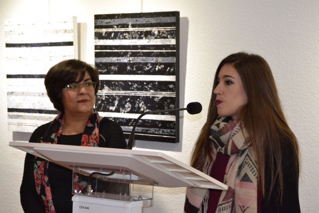 Lucía Dullet expone sus Raíces en Águilas