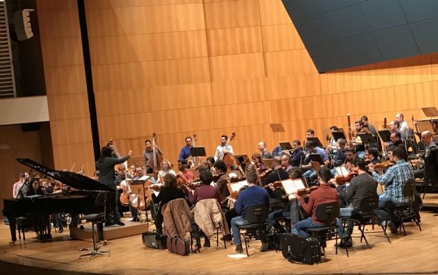 La Orquesta Sinfónica de la Región actúa con la pianista coreana E-Hyun Hüttermann en el Auditorio de Águilas