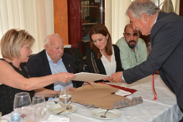 Merecido homenaje al exalcalde d.manuel carrasco