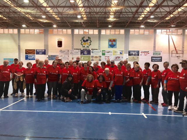 La edil de Tercera Edad visita a los participantes del curso de Gerontogimnasia
