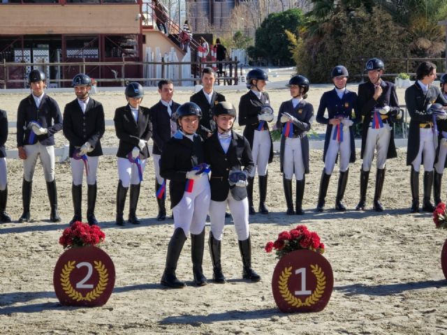 La amazona aguileña Sara García sigue cosechando éxitos con su caballo Destino