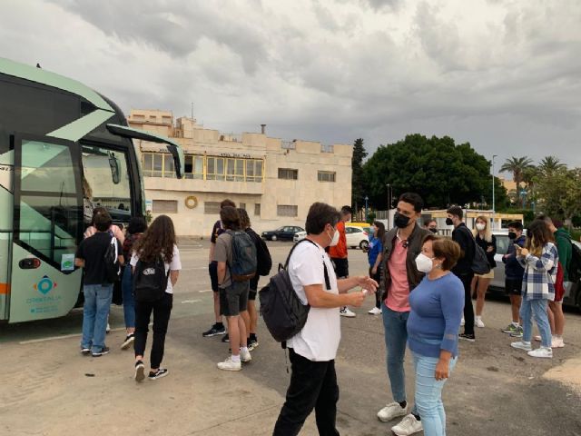 Las concejalías de Educación y Juventud ayudan a los estudiantes EBAU 'ante el abandono del Gobierno Regional'