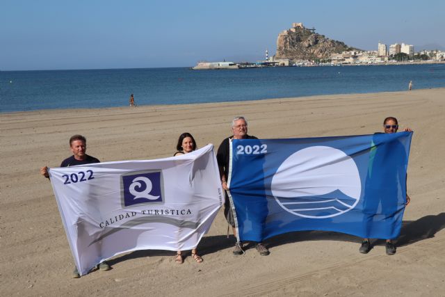 Águilas sigue liderando el ranking regional de banderas azules