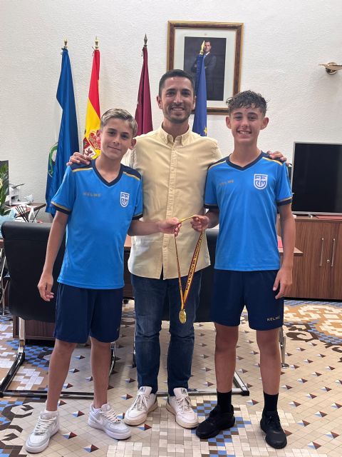 Recepción oficial a los campeones de Espa&ntilde;a Sub-12 de Fútbol Playa Javier López Díaz y Blas Martínez Alonso