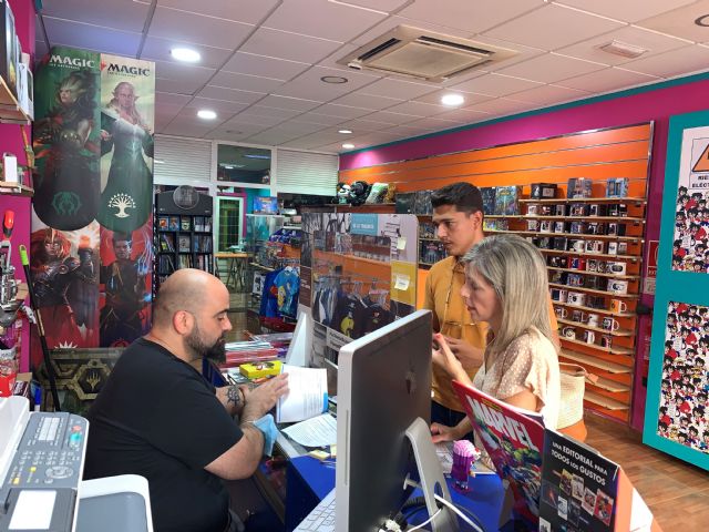 Los ediles de Cultura y Juventud invitan a los establecimientos aguileños a adherirse al Bono Cultural Joven