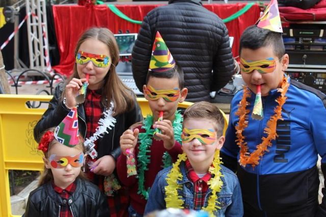 Cientos de niños y niñas despiden el año en la Mañana Vieja