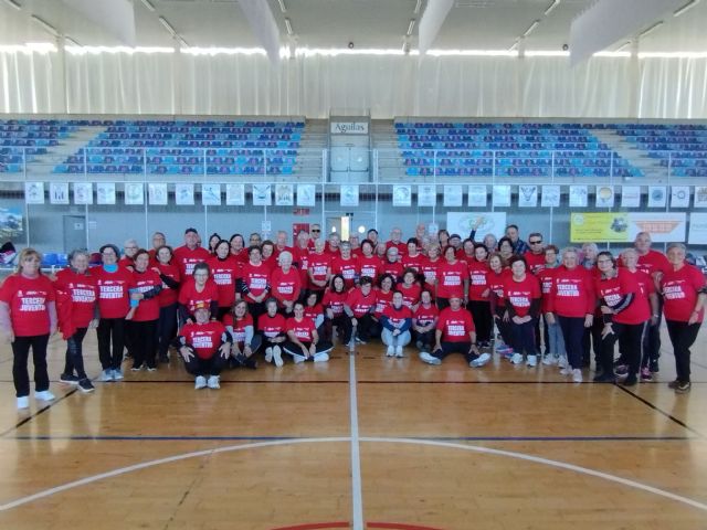 Más de un centenar de jubilados participan en el curso de gerontogimnasia organizado por el Ayuntamiento