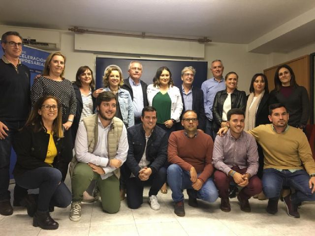 El PP de Águilas constituye su junta gestora y presenta a Eva Reverte como candidata a la alcaldía