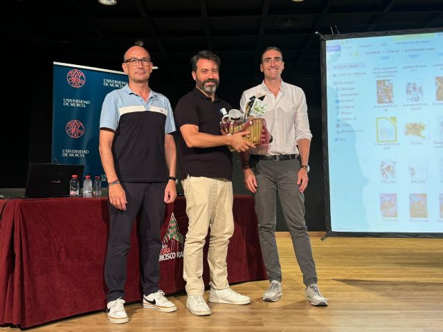 Ayer dio comienzo el ciclo de conferencias Mirando al Mar